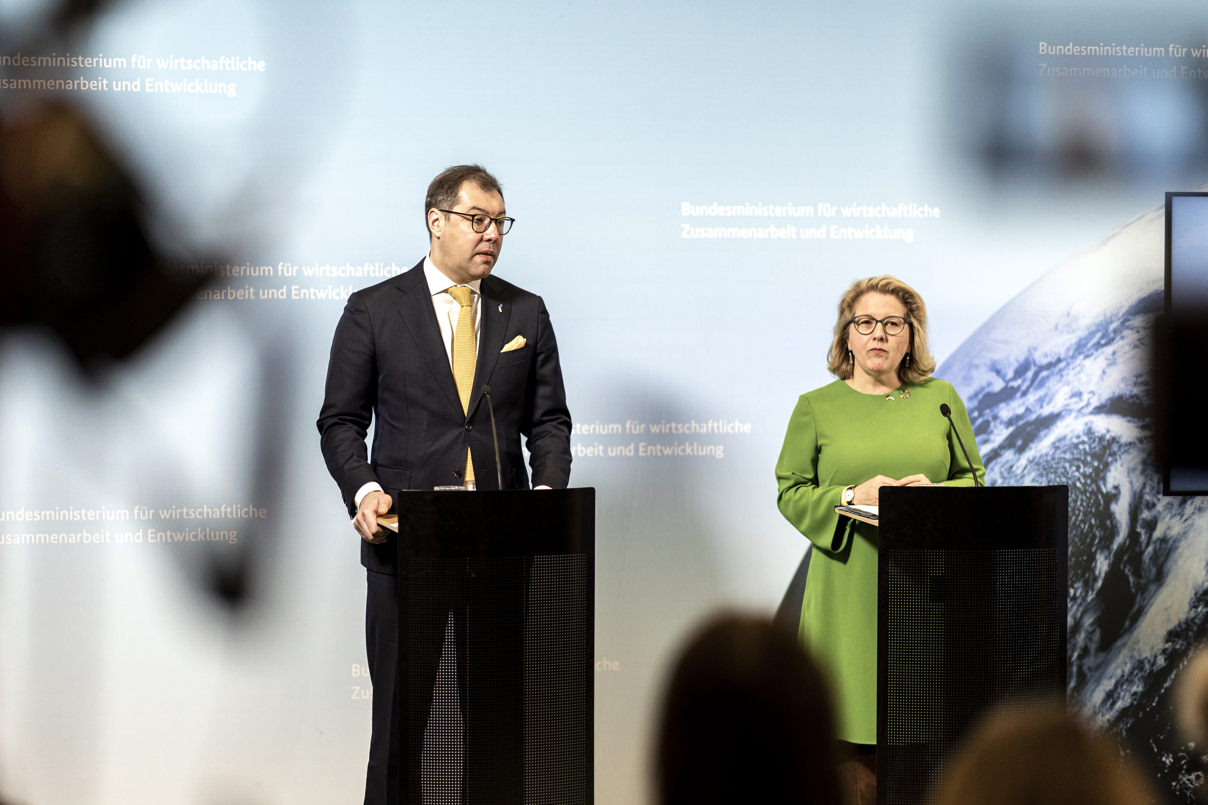 Pressekonferenz mit dem ukrainischen Botschafter Oleksii Makeiev und Bundesentwicklungsministerin Svenja Schulze anlässlich des Starts der Plattform Wiederaufbau Ukraine