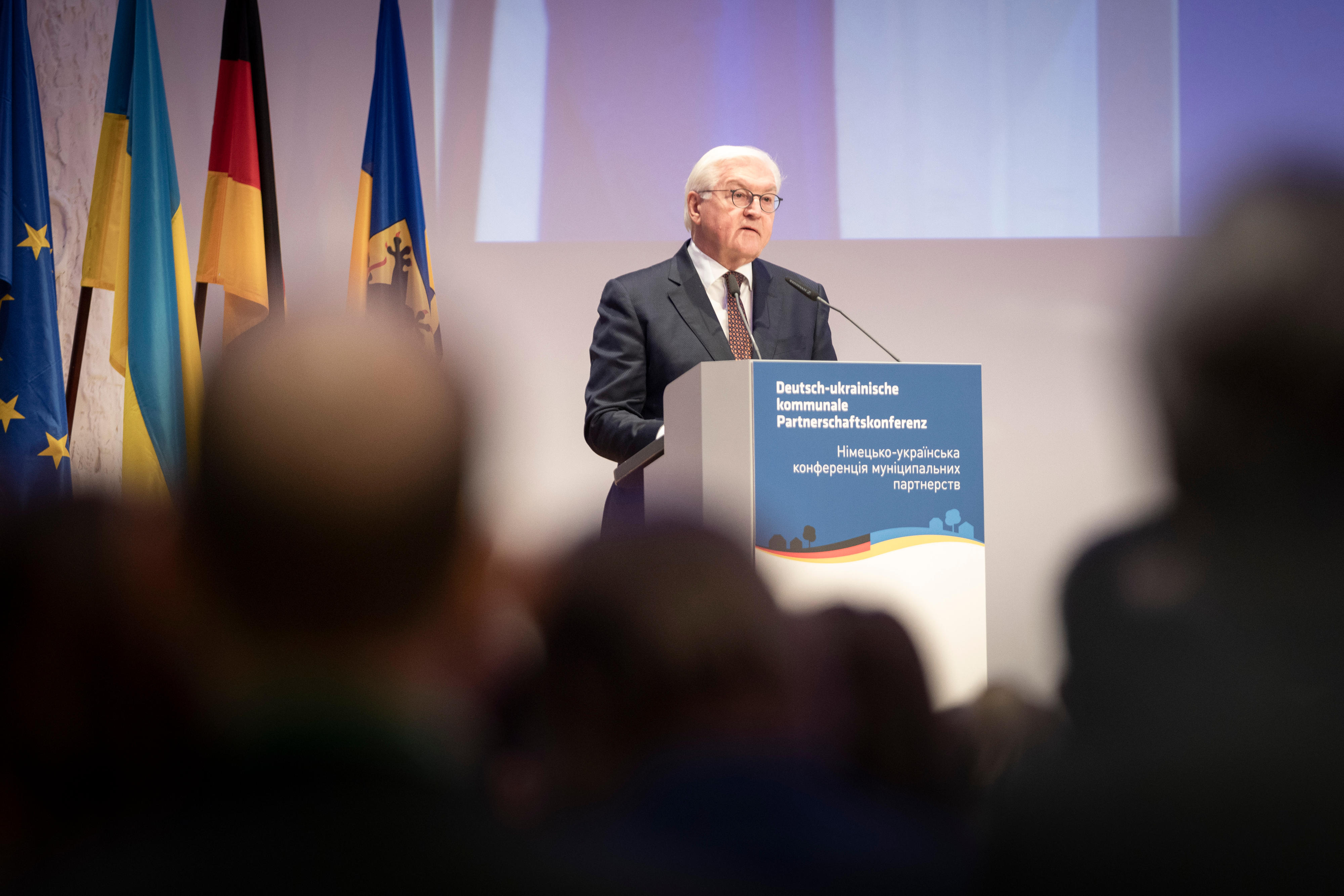 Bundespräsident Frank-Walter Steinmeier bei der deutsch-ukrainischen kommunalen Partnerschaftskonferenz in Leipzig