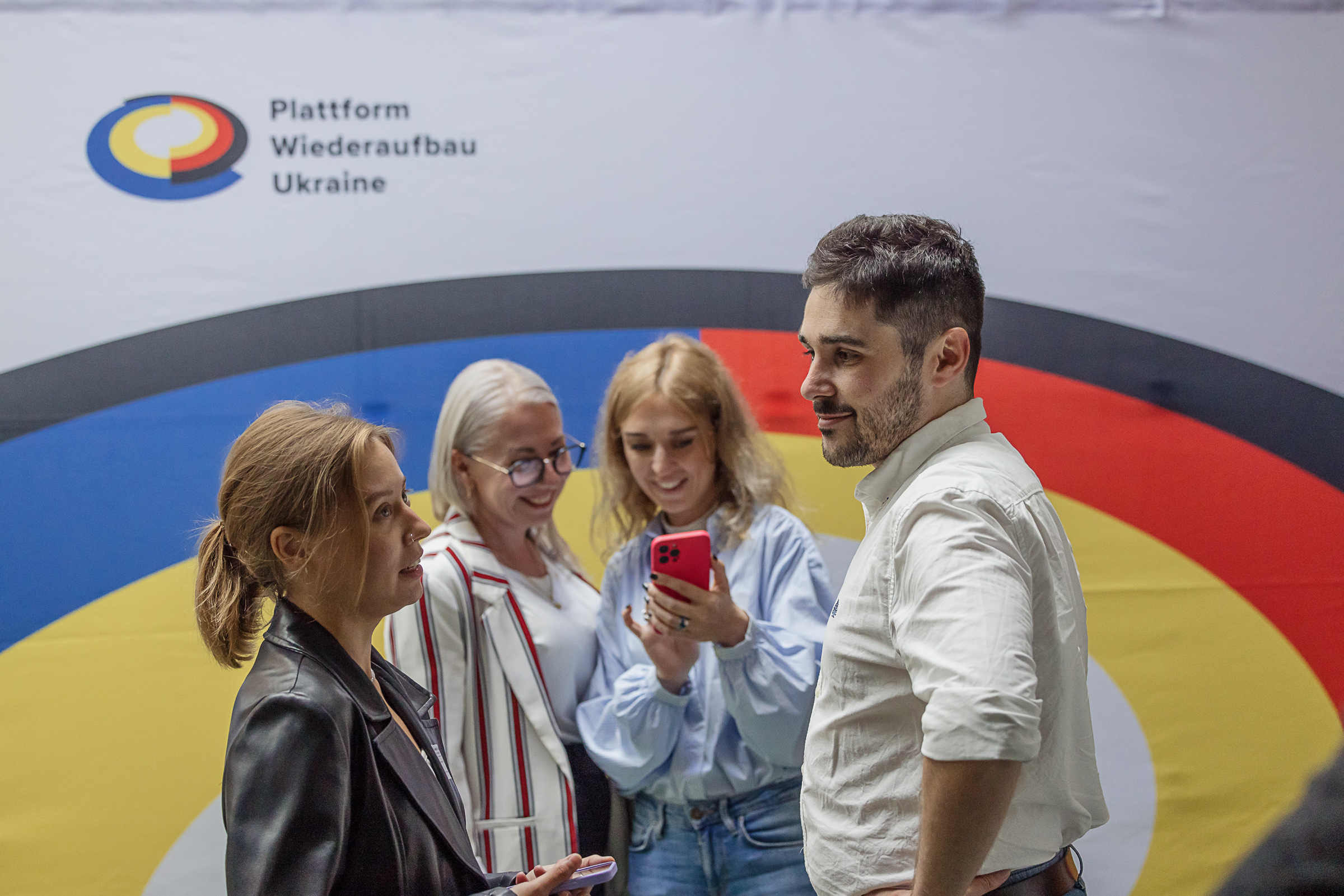 Die Plattform Wiederaufbau Ukraine bietet viele Möglichkeiten zum Austausch an