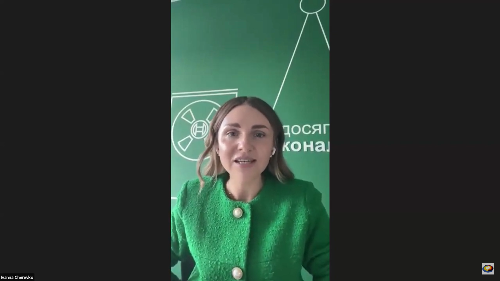 Ivanna Cherevko stellt den Teilnehmenden die Maßnahmen der Robert Bosch GmbH in der Ukraine zu mentaler Gesundheit am Arbeitsplatz vor
