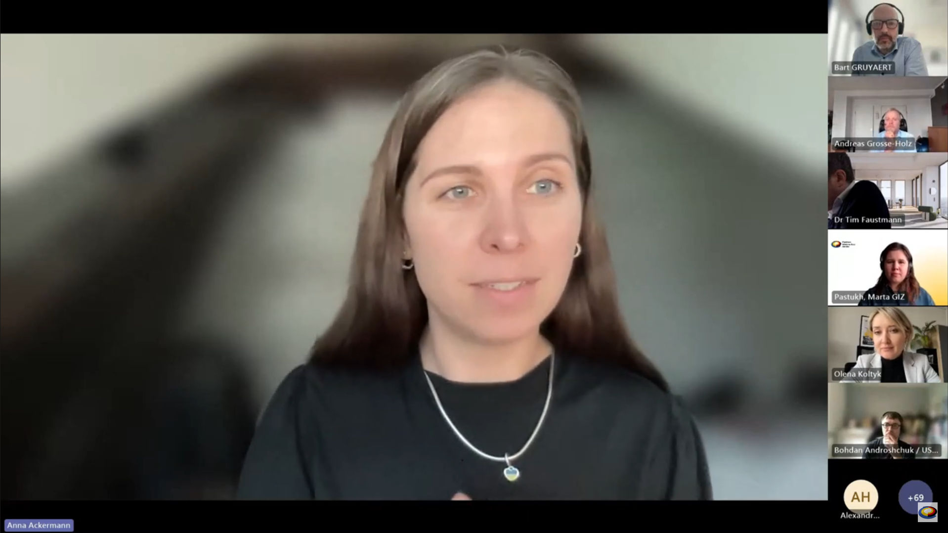Anna Ackermann moderiert die Plattform-Veranstaltung "Von Bauschutt zu Baumaterial" am 25. März 2025