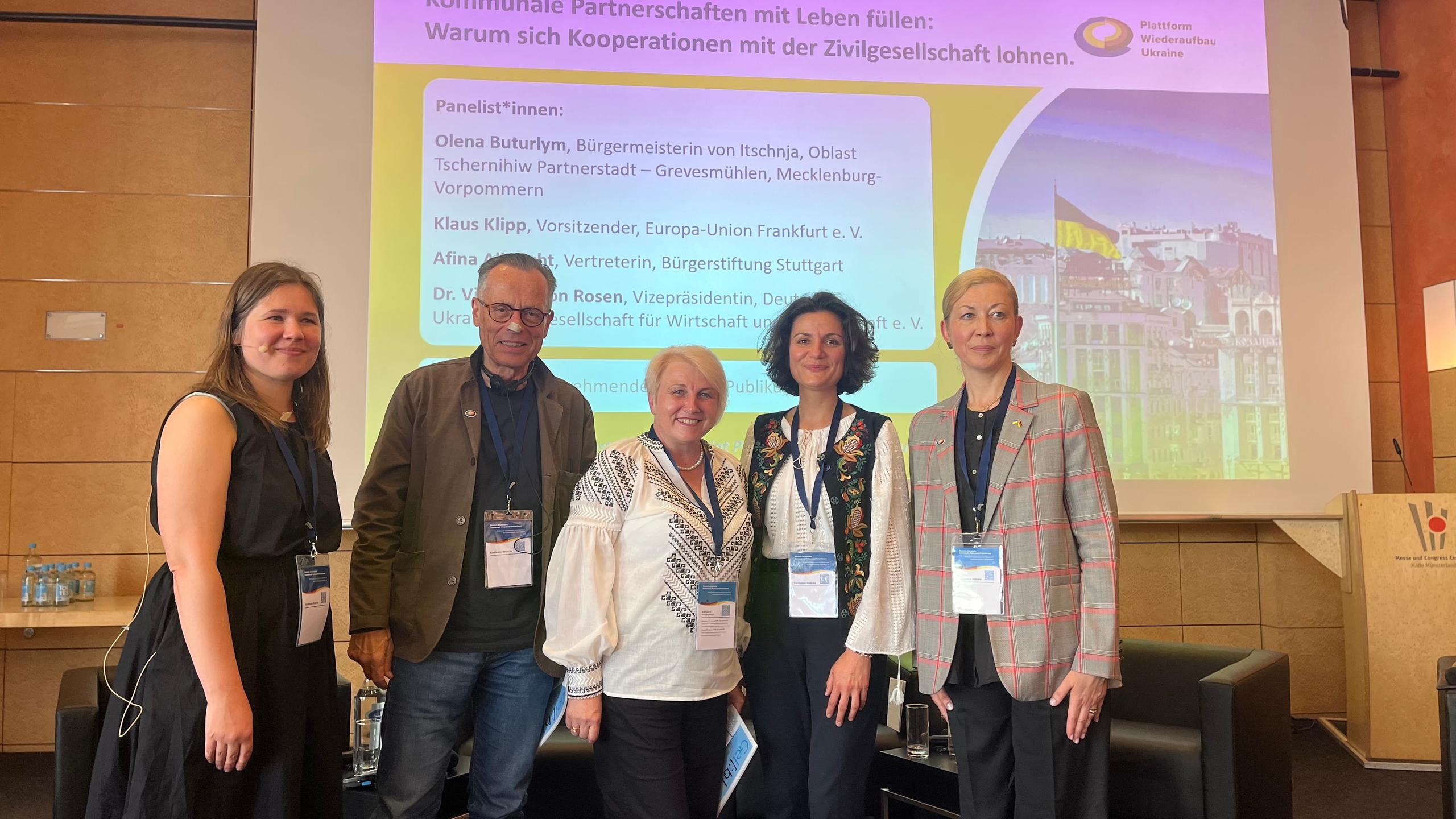 Moderatorin Marta Pastukh, Klaus Klipp, Olena Buturlym, Afina Albrecht und Dr. Victoriia von Rosen