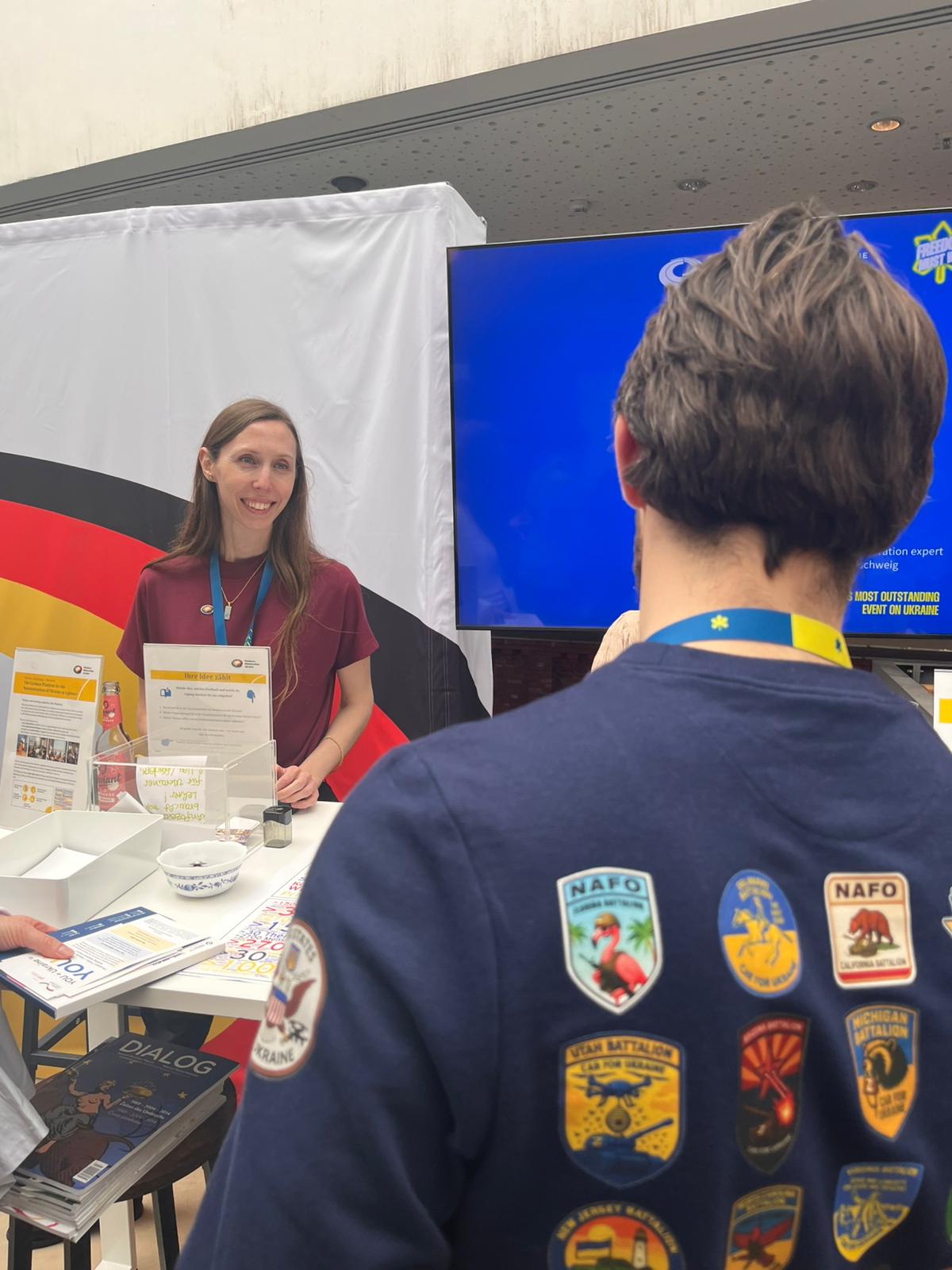 Foto von einem Messestand.