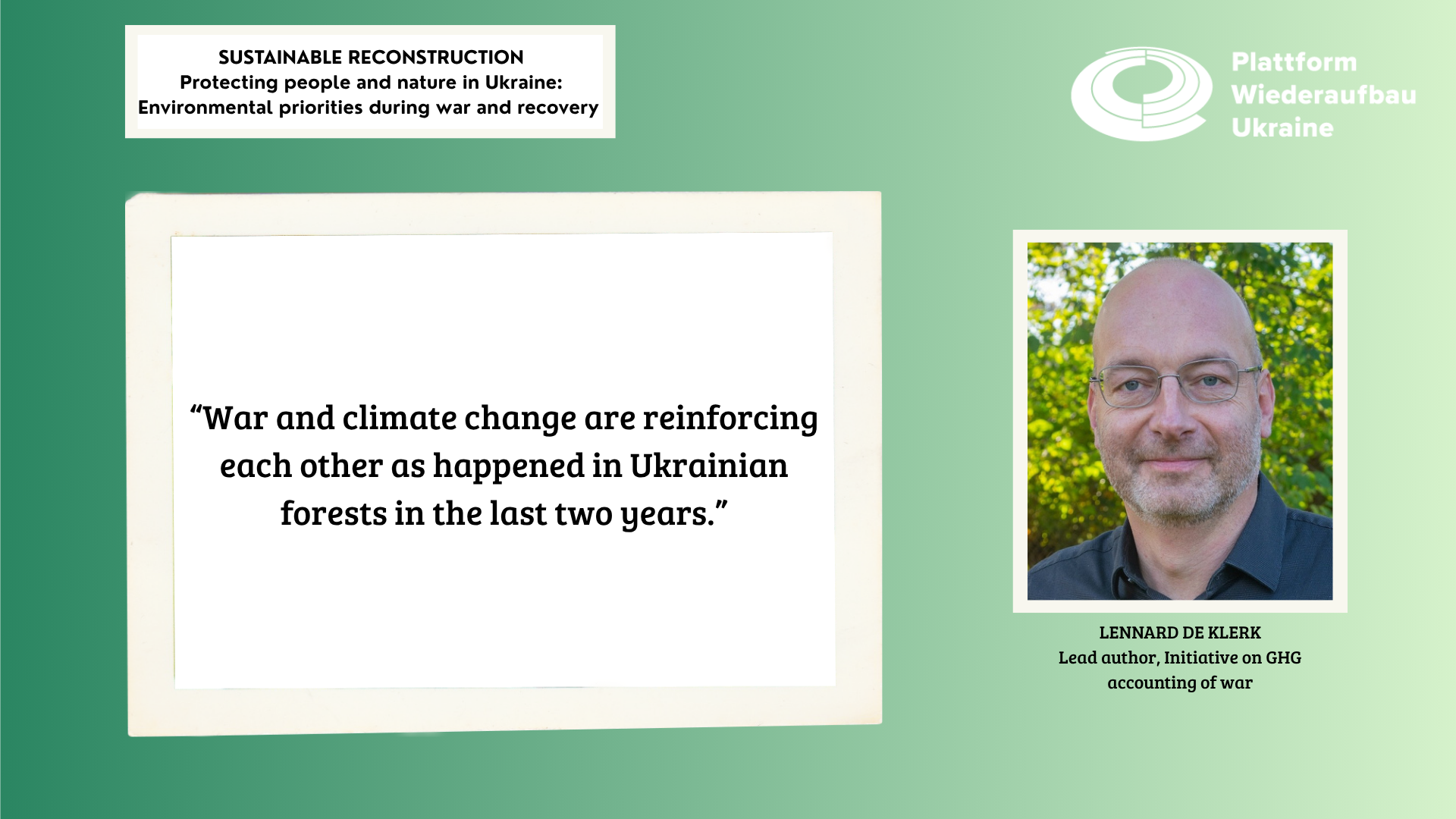 Zitatausschnitt mit dem Text 'War and climate change are reinforcing each other as happened in Ukrainian forests in the last two years' neben einem Porträtfoto einer Person mit verschwommenem Gesicht und dem Namen 'Lennard de Klerk' darunter.